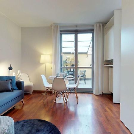 Design Apartment Near Duomo Square Milan Bagian luar foto