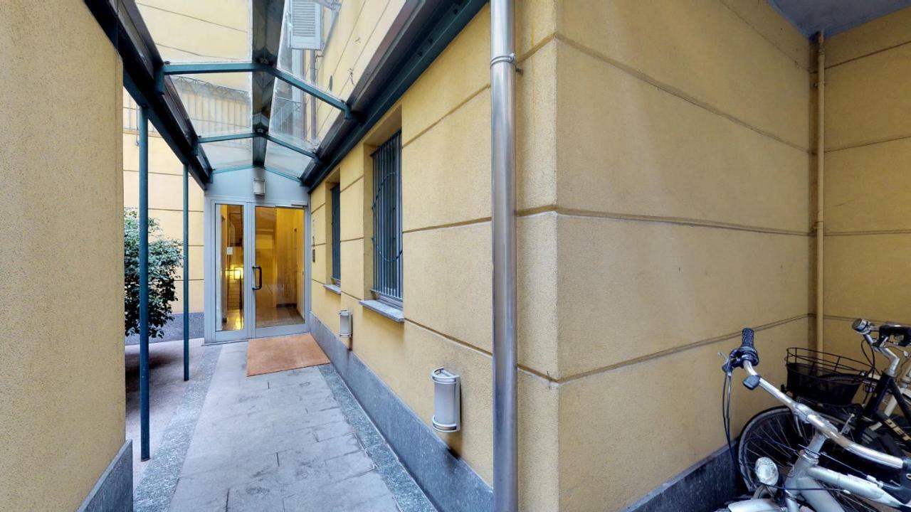 Design Apartment Near Duomo Square Milan Bagian luar foto